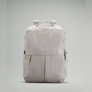 Lululemon Everyday Backpack 2.0 23L.